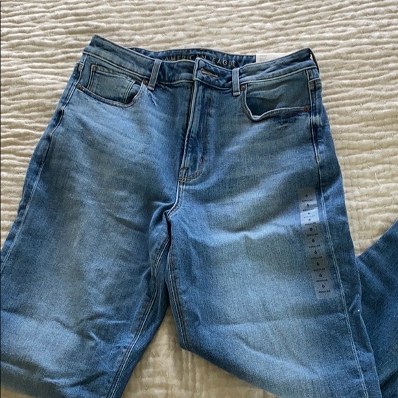 American Eagle Outfitters Denim - American Eagle Mom Jeans size 6